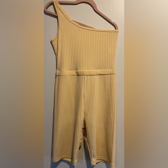 Shein Large Yellow Tan one sleeve shorts Romper - Picture 2 of 7